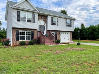 297 Valley Dr, Rustburg, VA 24588