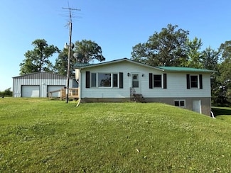 8948 287th Ave, Maquoketa, IA 52060