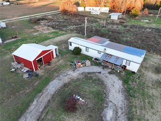 21764 Rice Dr, Lebanon, MO 65536