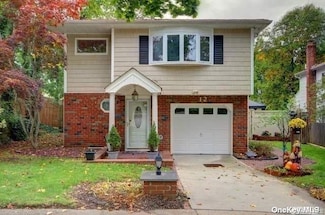 12 Deamer Ct, Huntington Station, NY 11746