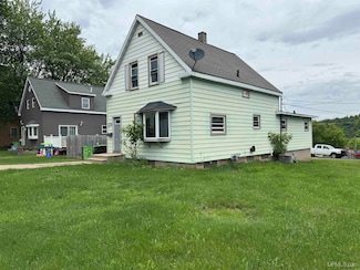 1017 Forest St, Niagara, WI 54151