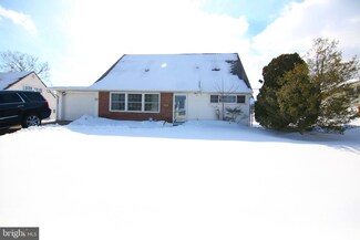 77 Cobalt Ridge Dr E, Levittown, PA 19057