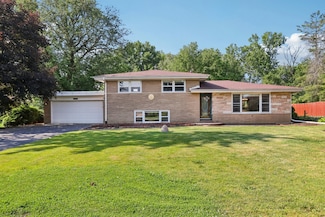 10505 Fitzsimmons Dr, Palos Park, IL 60464