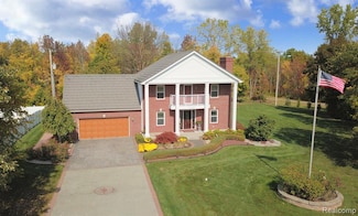 2182 Wiggins Rd, Fenton, MI 48430