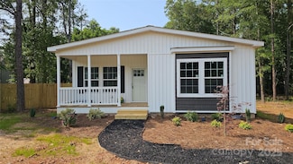 131 Boxwood Ln, Forest City, NC 28043