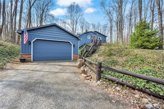 12150 Heath Rd, Chesterland, OH 44026
