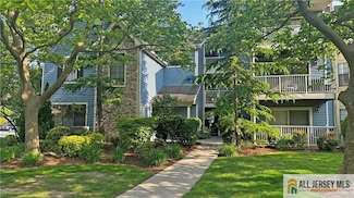 258 Crosspointe Dr, East Brunswick, NJ 08816