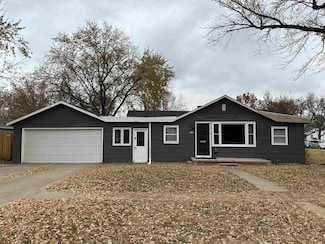 320 E 27th St, Kearney, NE 68847
