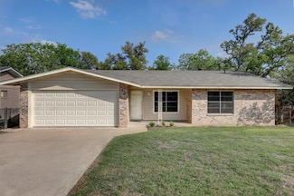 1013 Temple Dr, Kerrville, TX 78028