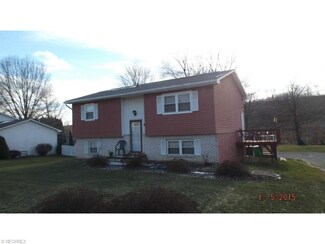 910 Geneva St SW, Sugarcreek, OH 44681
