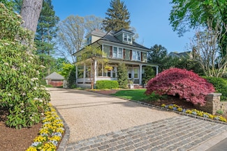 134 Ivy St, Oyster Bay, NY 11771
