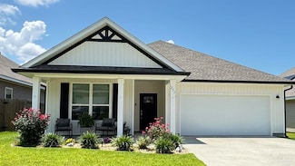 257 Camellia Dr, Cantonment, FL 32533