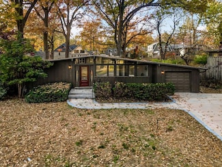 7708 Fairway St, Prairie Village, KS 66208