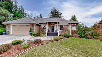 4127 Forest Hills Dr, Fortuna, CA 95540