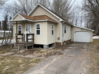 1027 Maple St, Sault Sainte Marie, MI 49783