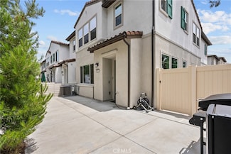 3001 Honolulu Ln, Simi Valley, CA 93065