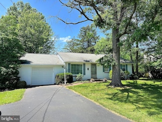 1205 Red Hill Rd, Red Hill, PA 18076