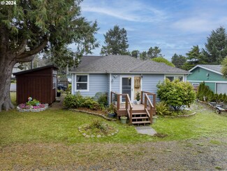 110 Lorraine St, Lincoln Beach, OR 97388