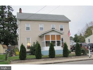 4 Mechanic St, Bridgeport, NJ 08014