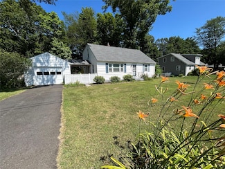 1 Huguenot Rd, Tillson, NY 12486