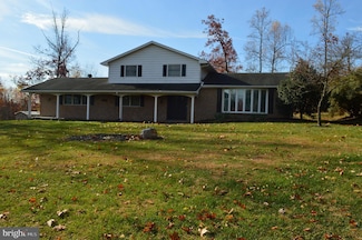 6605 Woodland Dr, Spring Grove, PA 17362