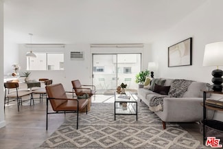 960 Larrabee St Unit 212, West Hollywood, CA 90069