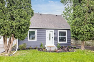37 Harrison Ave S, Hopkins, MN 55343