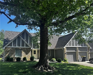 1817 NE Waterfield Ln, Blue Springs, MO 64014
