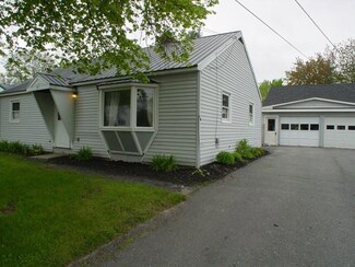 27 Knox Ave, Bangor, ME 04401