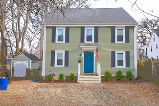 24 Estes St, Ipswich, MA 01938