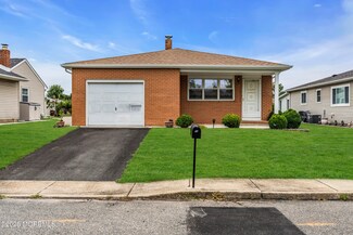 10 Spanish Wells St, Toms River, NJ 08757