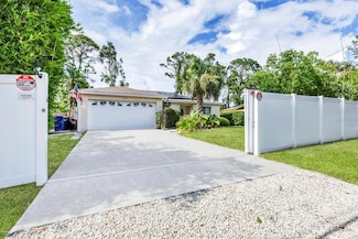 2445 Apache St, Sarasota, FL 34231