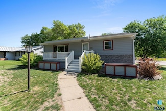 1712 S Bruce Rd, Sioux Falls, SD 57105