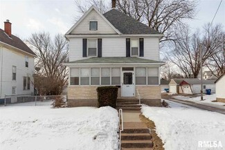 218 S Pine St, Davenport, IA 52802