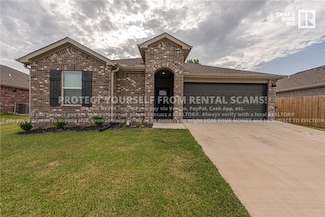 2215 S 9th St, Rogers, AR 72758