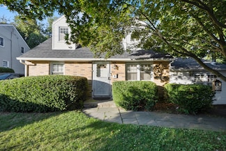 17 Old Barn Rd S, Stamford, CT 06905