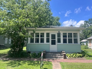 107 N 5th St, Oquawka, IL 61469
