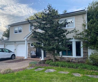 21 Tulipwood Dr, ComMacK, NY 11725