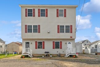 4 Chase St, Hampton, NH 03842