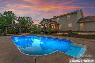 1724 Windy Rush Ln, Gastonia, NC 28054
