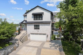 223 N 2nd St, Le Claire, IA 52753