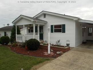 906 Ann St, Ravenswood, WV 26164