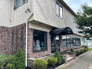 85 W Somerset St, Raritan, NJ 08869