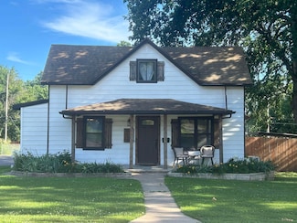 1623 E 11th Ave, Winfield, KS 67156