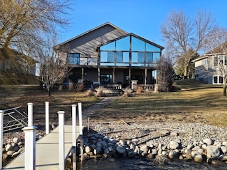 32 Hill Dr, Milford, IA 51351