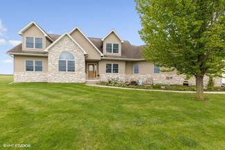 1021 E Donald Dr, Dunkerton, IA 50626