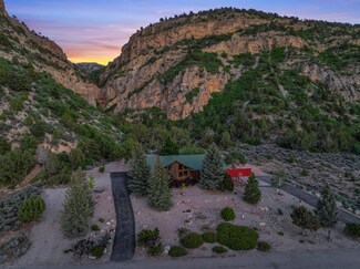 2229 S Chekshani Cliff, New Harmony, UT 84757