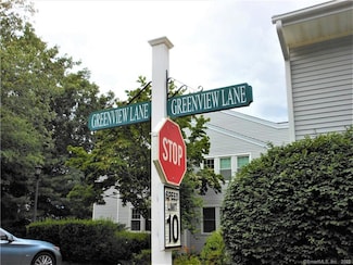 18 Greenview Ln, Milford, CT 06461