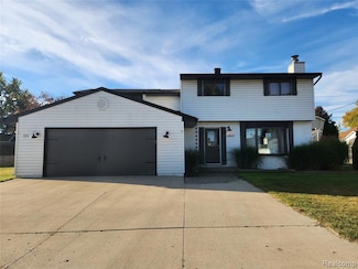 10217 Lakeside Dr, White Lake, MI 48386