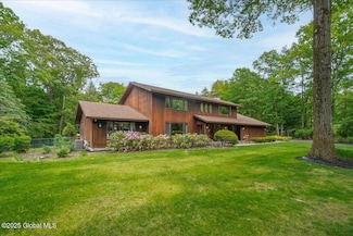 29 Via Maria Dr, Schenectady, NY 12302